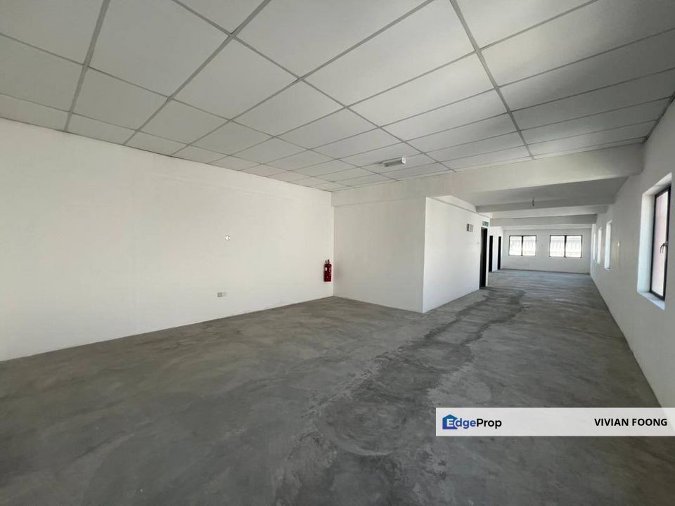 Pusat perniagaan lang indah ipoh perak good condition facing main road first floor for rent gunung lang , Perak, Ipoh