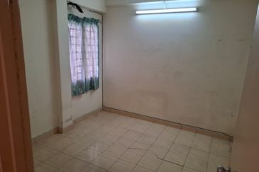 Cheaper condominium and strategic location in Seremban Town want to sell