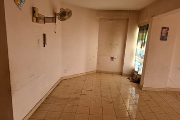 Cheaper condominium and strategic location in Seremban Town want to sell