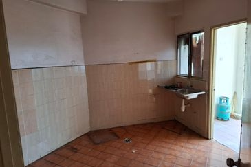 Cheaper condominium and strategic location in Seremban Town want to sell