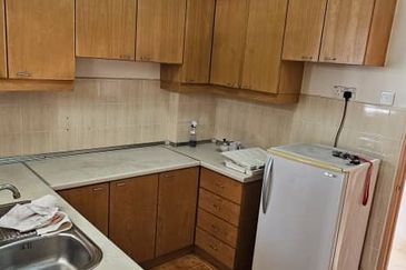 CHEAPEST AND PRIME LOCATION IN SEREMBSN TOWN WANT TO SELL