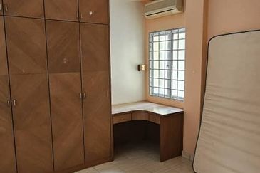 CHEAPEST AND PRIME LOCATION IN SEREMBSN TOWN WANT TO SELL