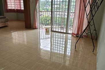 CHEAPEST AND PRIME LOCATION IN SEREMBSN TOWN WANT TO SELL