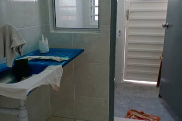 TAMAN  ANGSAMAS 2 WANT TO RENT