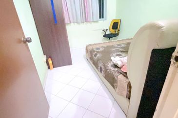TAMAN SEREMBAN JAYA DOUBLE STOREY WANT TO RENT