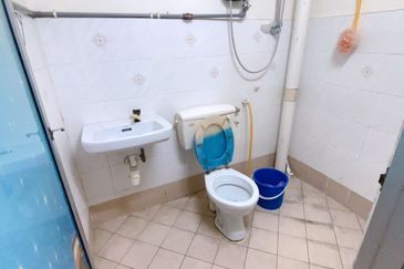 TAMAN SEREMBAN JAYA DOUBLE STOREY WANT TO RENT