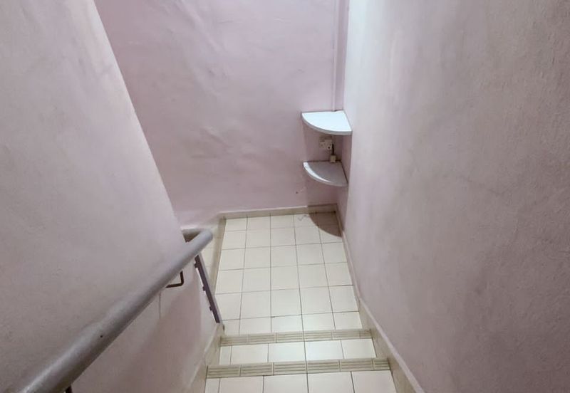 TAMAN SEREMBAN JAYA DOUBLE STOREY WANT TO RENT