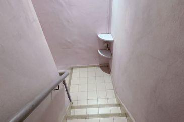 TAMAN SEREMBAN JAYA DOUBLE STOREY WANT TO RENT