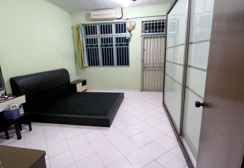 TAMAN SEREMBAN JAYA DOUBLE STOREY WANT TO RENT