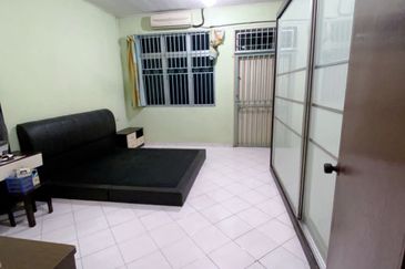 TAMAN SEREMBAN JAYA DOUBLE STOREY WANT TO RENT