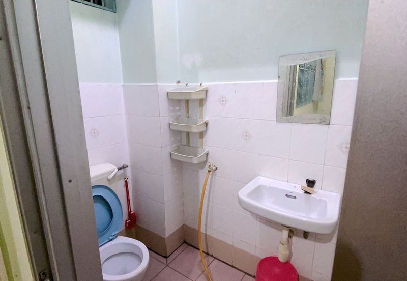 TAMAN SEREMBAN JAYA DOUBLE STOREY WANT TO RENT