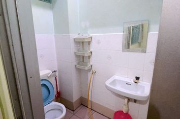 TAMAN SEREMBAN JAYA DOUBLE STOREY WANT TO RENT