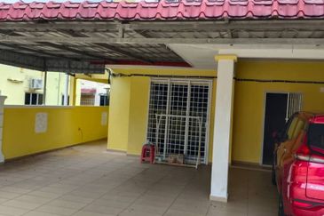 DOUBLE STOREY TERRACE HOUSR  CORNER LOT TAMAN SRI PULAI 3 WANT TO RENT