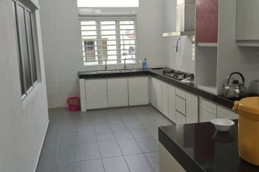 DOUBLE STOREY TERRACE HOUSR  CORNER LOT TAMAN SRI PULAI 3 WANT TO RENT