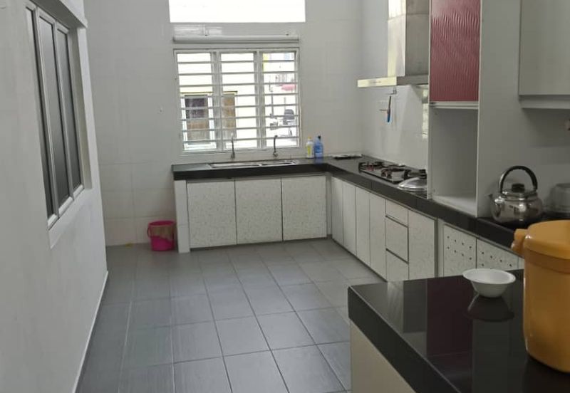 DOUBLE STOREY TERRACE HOUSR  CORNER LOT TAMAN SRI PULAI 3 WANT TO RENT