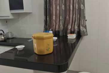 DOUBLE STOREY TERRACE HOUSR  CORNER LOT TAMAN SRI PULAI 3 WANT TO RENT