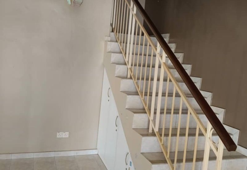 DOUBLE STOREY TERRACE HOUSR  CORNER LOT TAMAN SRI PULAI 3 WANT TO RENT