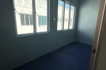 SEREMBAN TOWN, SENAWANG AREA, OAKLAND, RASAH JAYA SHOP WANT TO RENT