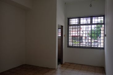 {RM1500]NEWLY RENOVATED AND GOOD LOCATION SINGLE STOREY SEMI DETACHED WANT TO RENT NEAR BLOSSOM,YOON CHAN,LAYANG-LAYANG