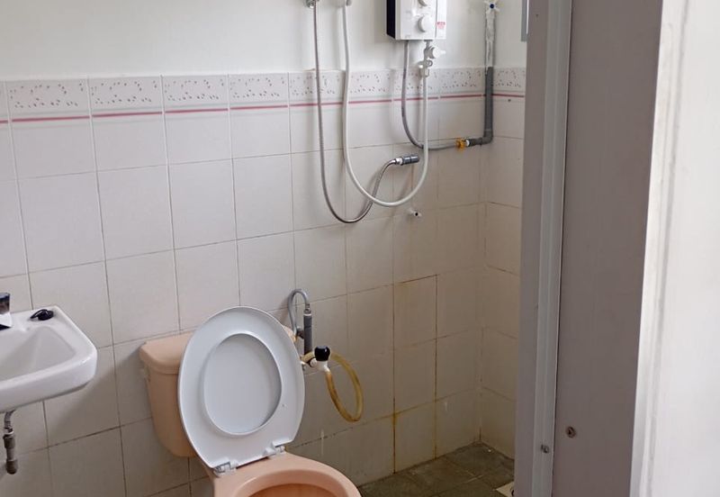 {RM1500]NEWLY RENOVATED AND GOOD LOCATION SINGLE STOREY SEMI DETACHED WANT TO RENT NEAR BLOSSOM,YOON CHAN,LAYANG-LAYANG