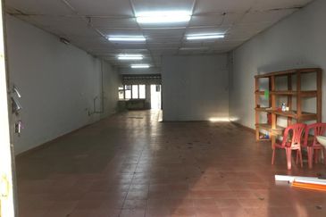 LOT KEDAI UNTUK SEWA DI TAMAN BUNGA BLOSOM, RASAH JAYA, RAHANG 