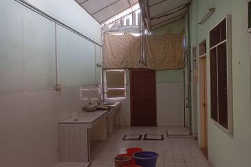 {Offer Price RM275,000} Cheap Sales , Limited Single Storey Terrace House Want to Sell at Taman Blossom, Taman Rasah Jaya, Thivy Jaya, Punca Emas