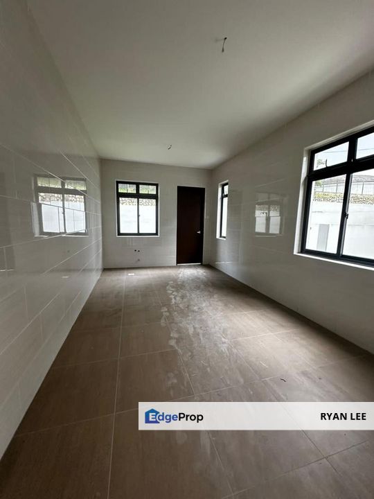 Jalan Senai Utama , Taman Senai Utama, Johor, Kulai