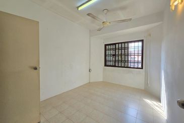 Taman Tampoi Indah II, Villa Ros