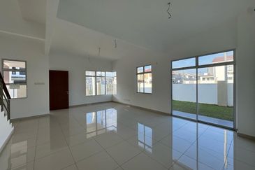 Bandar Putra Kulai (1b02a Piccolo 3a)