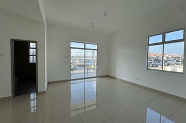 Bandar Putra Kulai (1b02a Piccolo 3a)