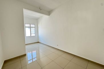 Bandar Putra Kulai (1b02a Piccolo 3a)