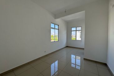 Bandar Putra Kulai (1b02a Piccolo 3a)