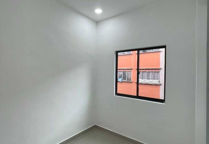 Taman Pulai Utama Flat