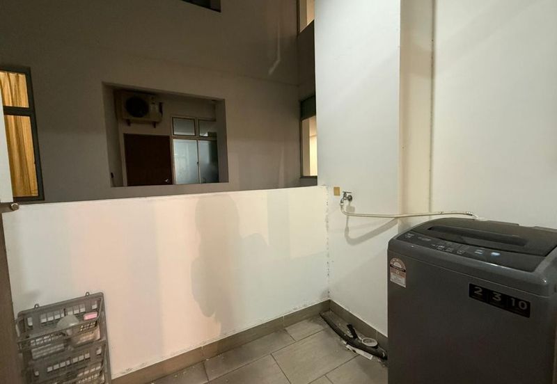 SKS Habitat Apartment, Larkin