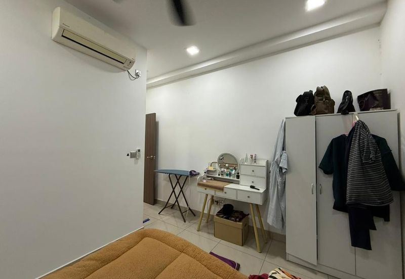 SKS Habitat Apartment, Larkin