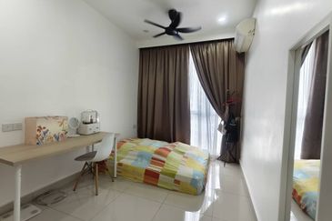 Meridin Bayvue Apartment