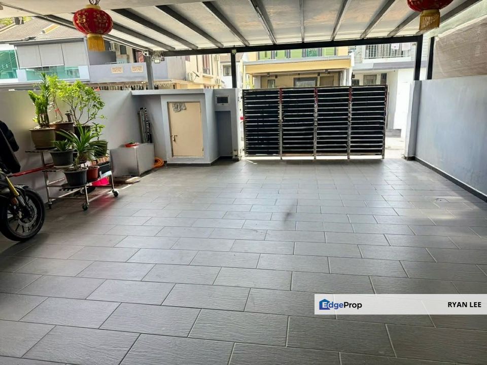 Taman Nusa Bayu - Double Storeys Terrace endlot ( Renovated ), Johor, 