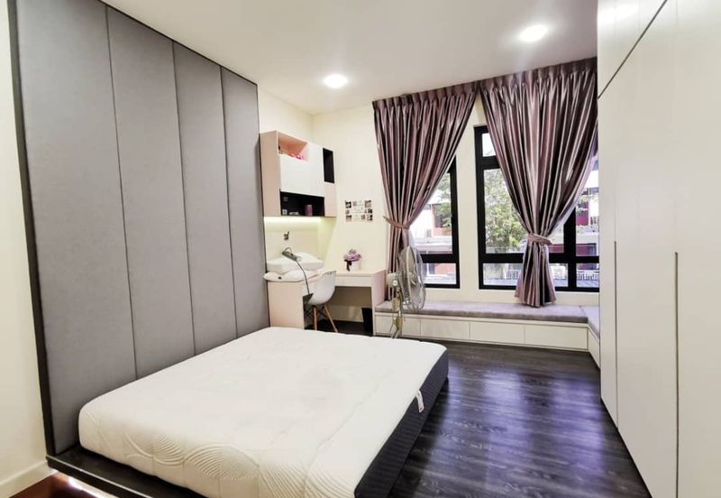 Horizon Hills 3 Storey Semi D For Sale