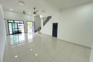 Horizon Hills Canal Garden House For Sale