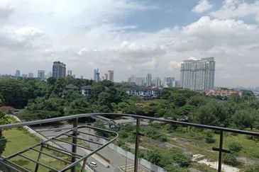 Baypoint @ Country Garden Danga Bay