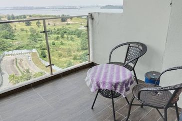 Baypoint @ Country Garden Danga Bay