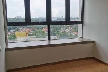 Baypoint @ Country Garden Danga Bay