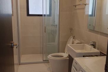 Baypoint @ Country Garden Danga Bay