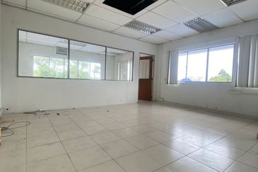 Gelang Patah Semi-D Corner Factory For Rent