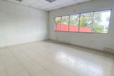 Gelang Patah Semi-D Corner Factory For Rent