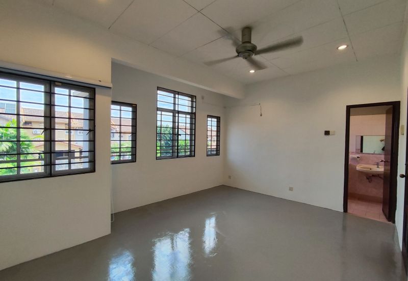 Putra Heights nice 2 storey house for Rent:
