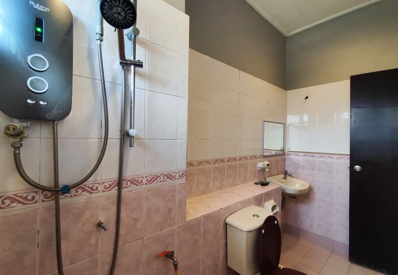 Putra Heights nice 2 storey house for Rent: