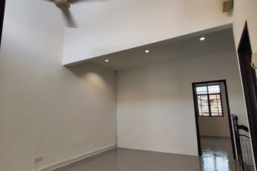 Putra Heights nice 2 storey house for Rent: