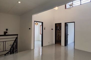 Putra Heights nice 2 storey house for Rent: