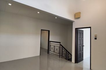 Putra Heights nice 2 storey house for Rent: